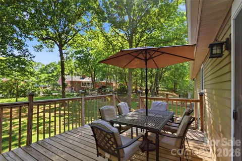 $585,000 | 6723 Rollingridge Drive, Charlotte, NC 28211