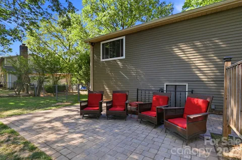 $585,000 | 6723 Rollingridge Drive, Charlotte, NC 28211
