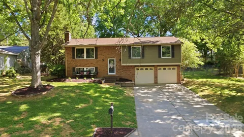 $585,000 | 6723 Rollingridge Drive, Charlotte, NC 28211