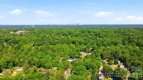 $585,000 | 6723 Rollingridge Drive, Charlotte, NC 28211