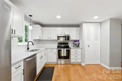 $585,000 | 6723 Rollingridge Drive, Charlotte, NC 28211