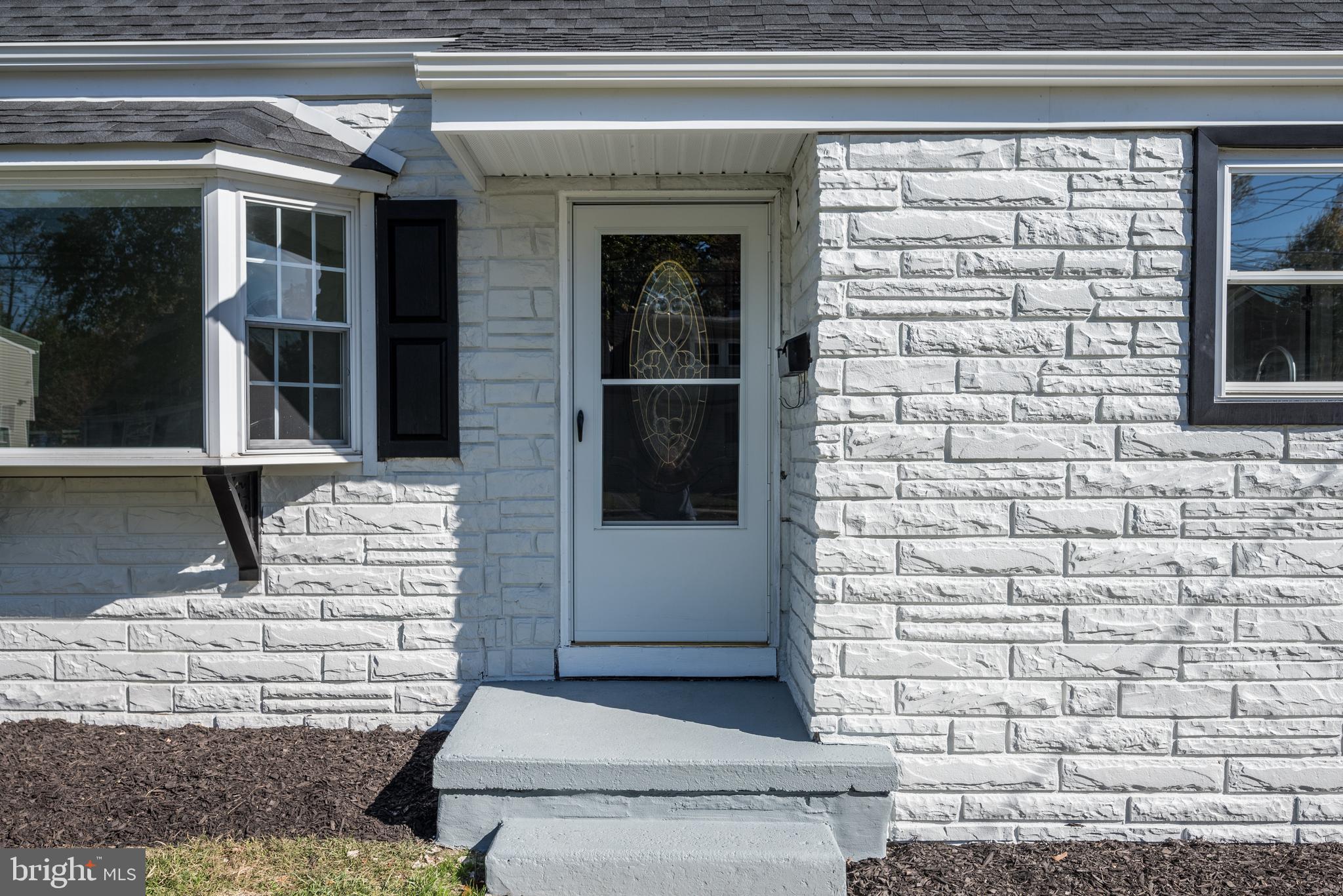 477 Buttonwood Avenue Maple Shade, NJ 08052 - Photo 4 of 32 a front view of a house with a entrance