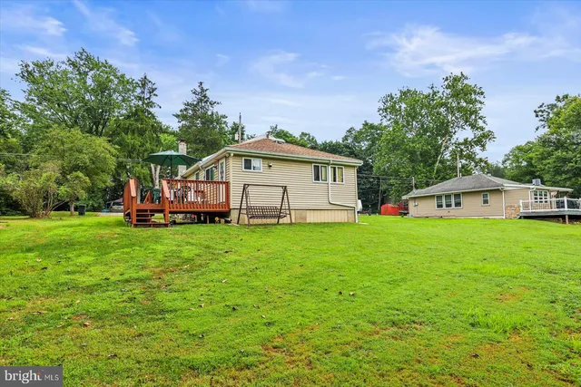 a view of a house with a backyard