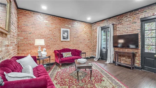 $3,300 | 922 Chartres Street, Unit E, New Orleans, LA 70116