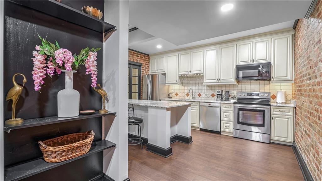 922 Chartres Street, Unit E New Orleans, LA 70116 - Photo 4 of 17