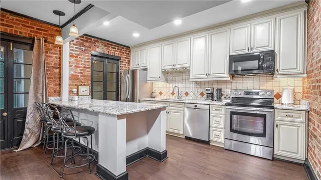 $3,300 | 922 Chartres Street, Unit E, New Orleans, LA 70116