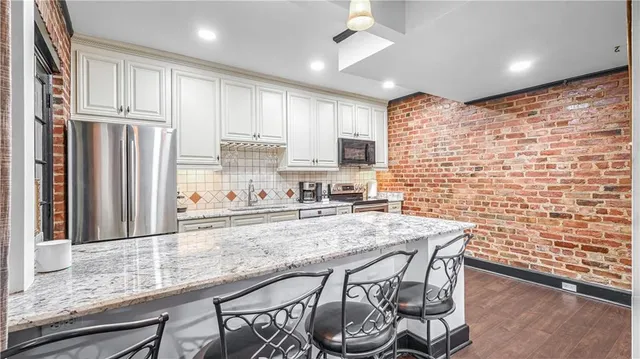 $3,300 | 922 Chartres Street, Unit E, New Orleans, LA 70116