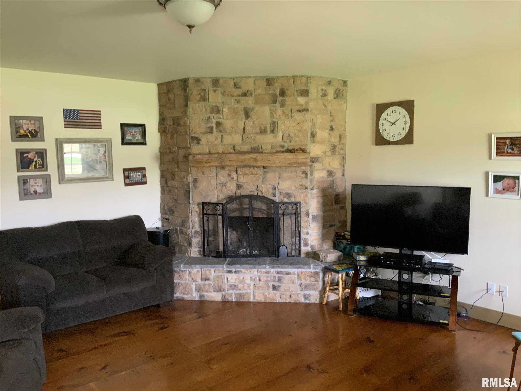 181 Van Buren Road Texico, IL 62889 - Photo 8 of 39