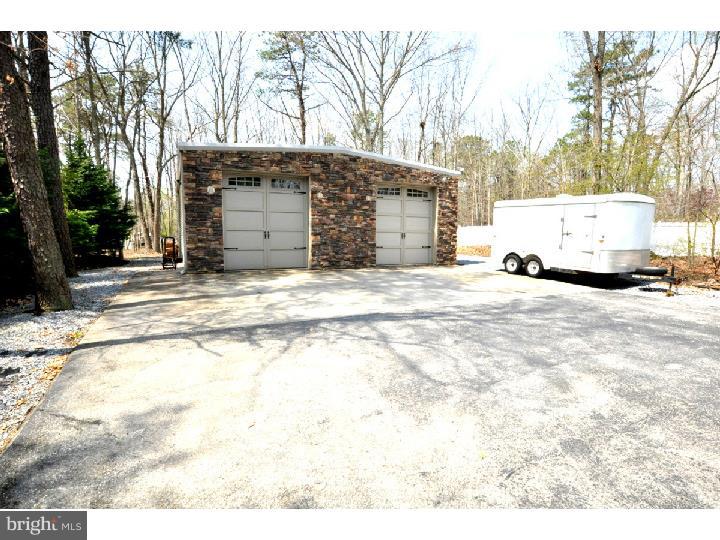 383 Indian Mills Road Shamong, NJ 08088 - Photo 2 of 25 Garage