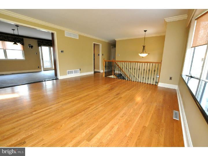 383 Indian Mills Road Shamong, NJ 08088 - Photo 6 of 25 Living Room