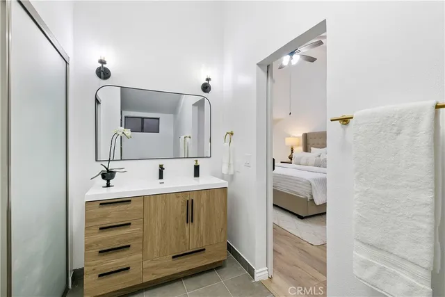 a en suite bathroom with a sink and a mirror