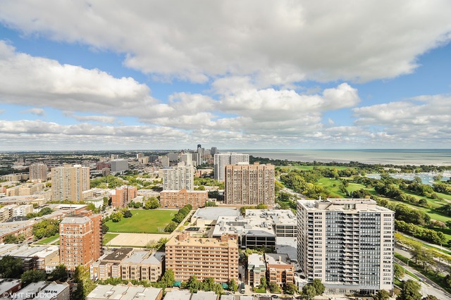 655 West Irving Park Road, Unit 3506 Chicago, IL 60613 - Photo 9 of 9 a picture of city view
