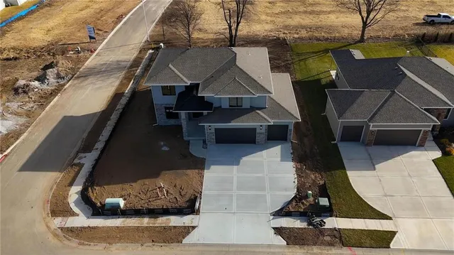 $674,999 | 10427 North Mulberry Street, Kansas City, MO 64155