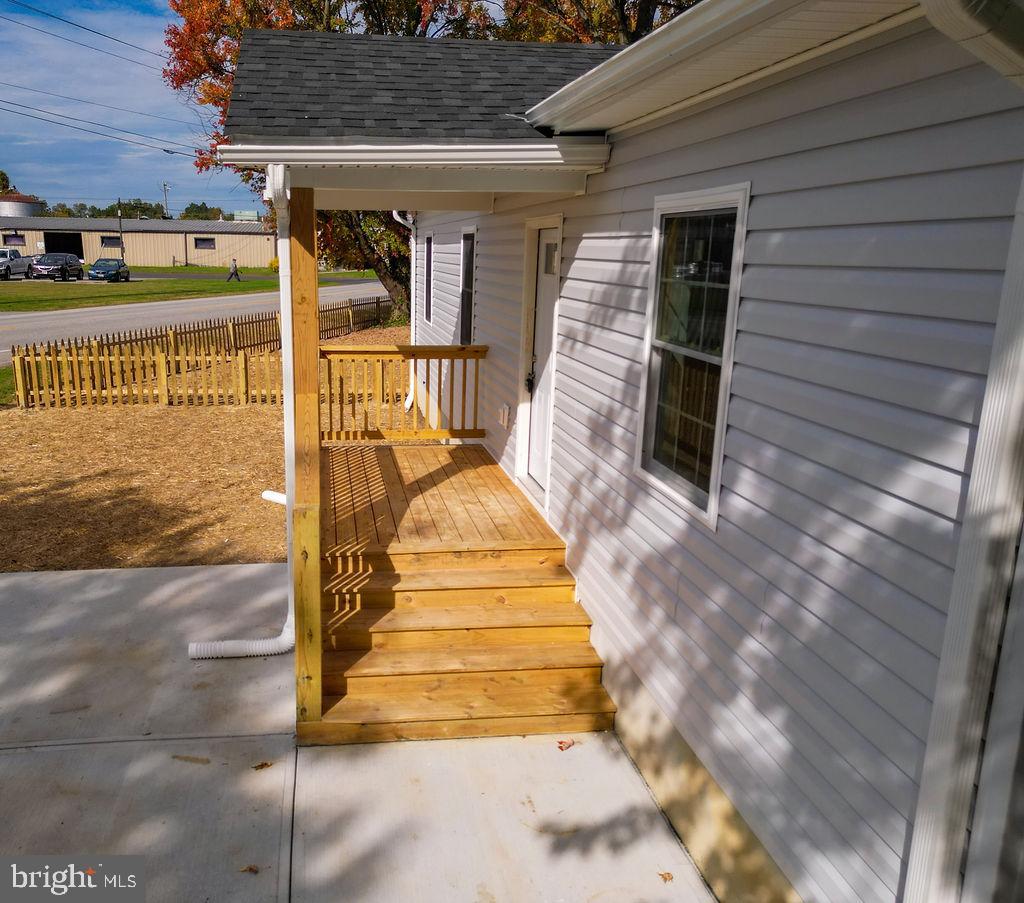 102 Sunset Boulevard Ridgely, MD 21660 - Photo 3 of 53 Wide steps leadking to front door
