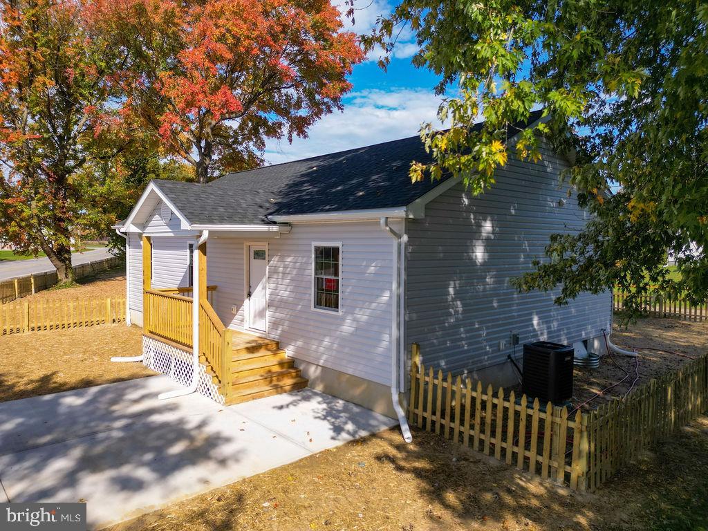 102 Sunset Boulevard Ridgely, MD 21660 - Photo 6 of 53 Beautiful shade trees