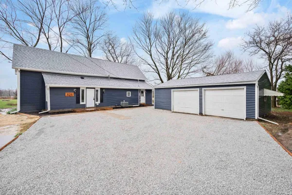 $349,900 | 825 North Carter Street, Greentown, IN 46936