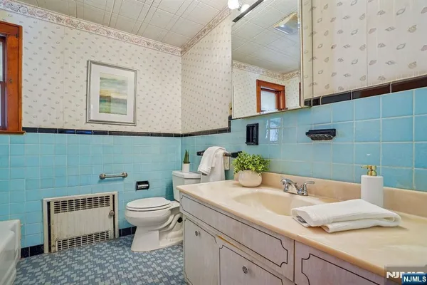 $888,000 | 649 8th Street, Carlstadt, NJ 07072