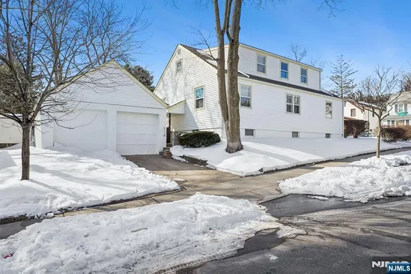 $888,000 | 649 8th Street, Carlstadt, NJ 07072