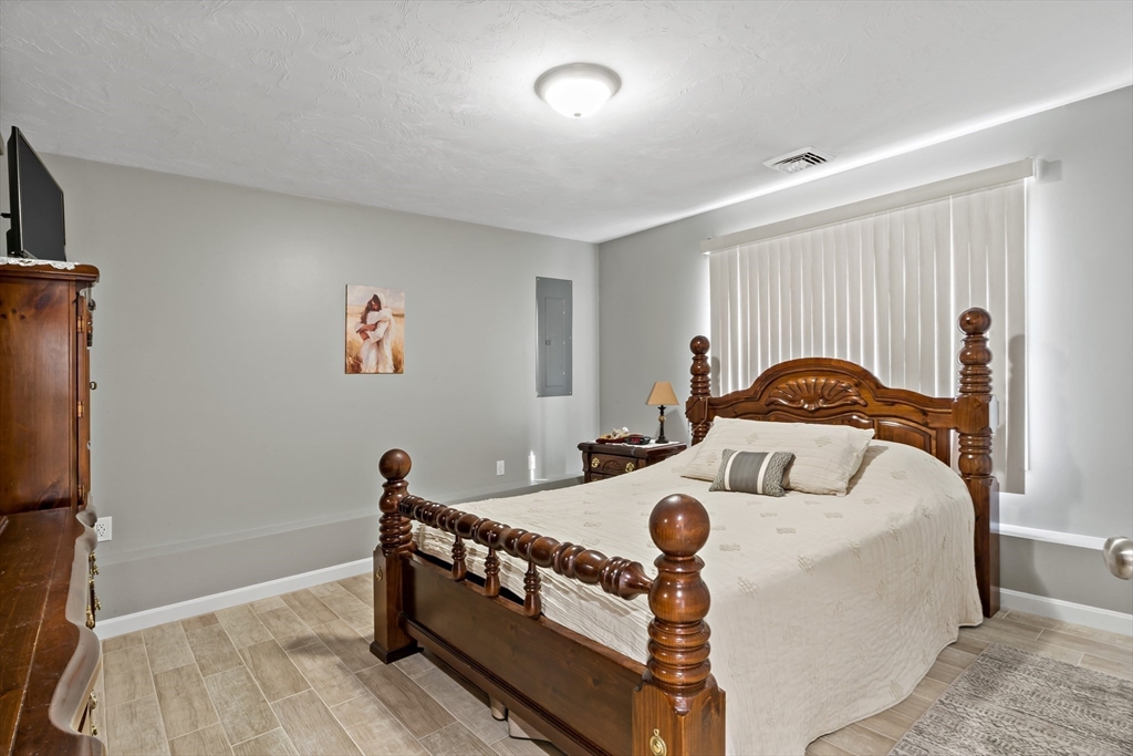 1084 Laurel Street Fall River, MA 02721 - Photo 21 of 42