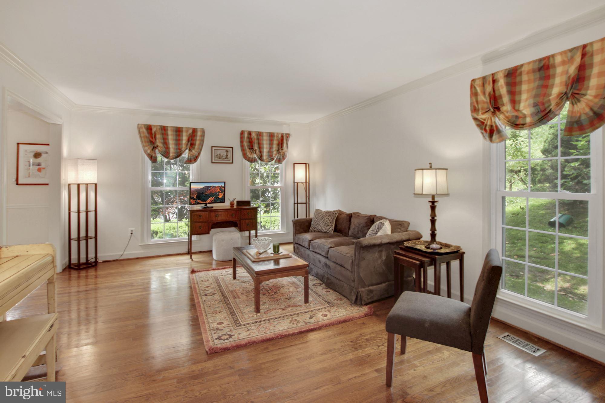 15309 Watergate Road Silver Spring, MD 20905 - Photo 7 of 43 Formal living room