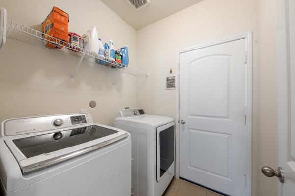 1327 Diamond Drape Drive Rosharon, TX 77583 - Photo 11 of 26 a utility room with dryer and washer