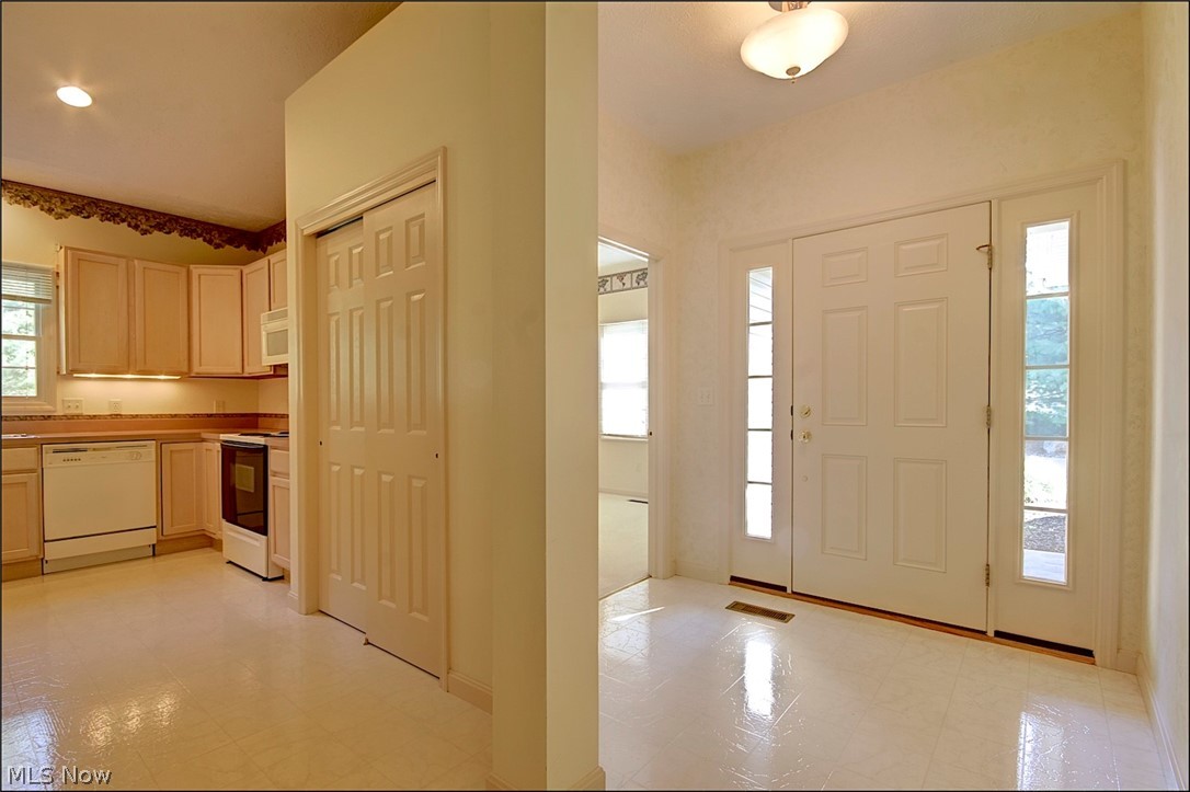 4256 Turtleback Cove Avon, OH 44011 - Photo 4 of 31
