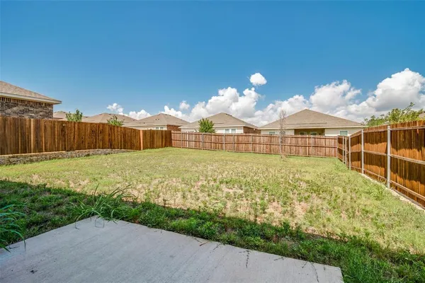 $2,400 | 731 Yorkshire Drive, Lavon, TX 75166