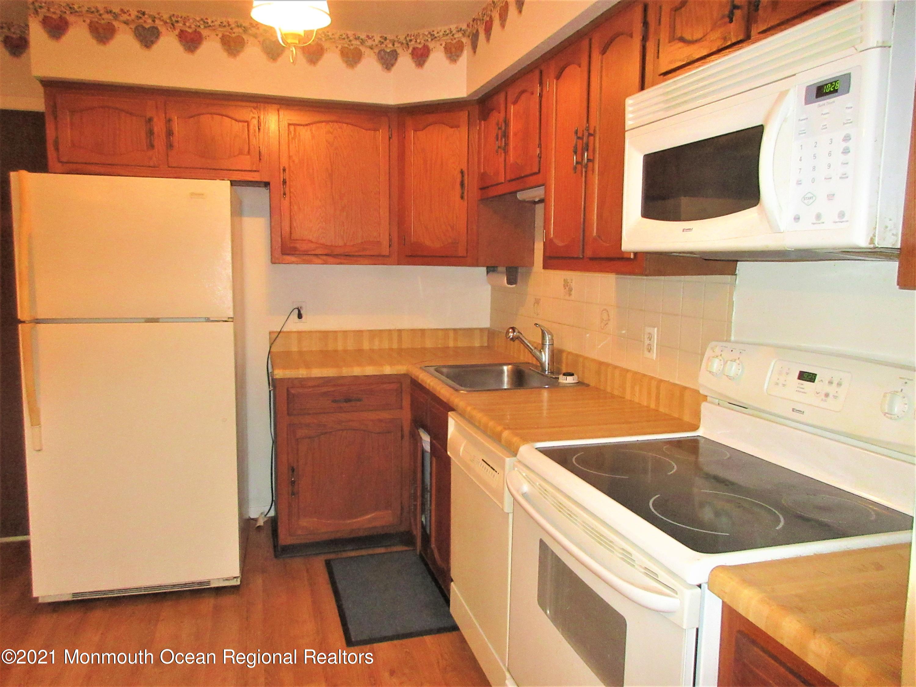 1 Stonybrook Road, Unit 60 Whiting, NJ 08759 - Photo 12 of 24 IMG_1190