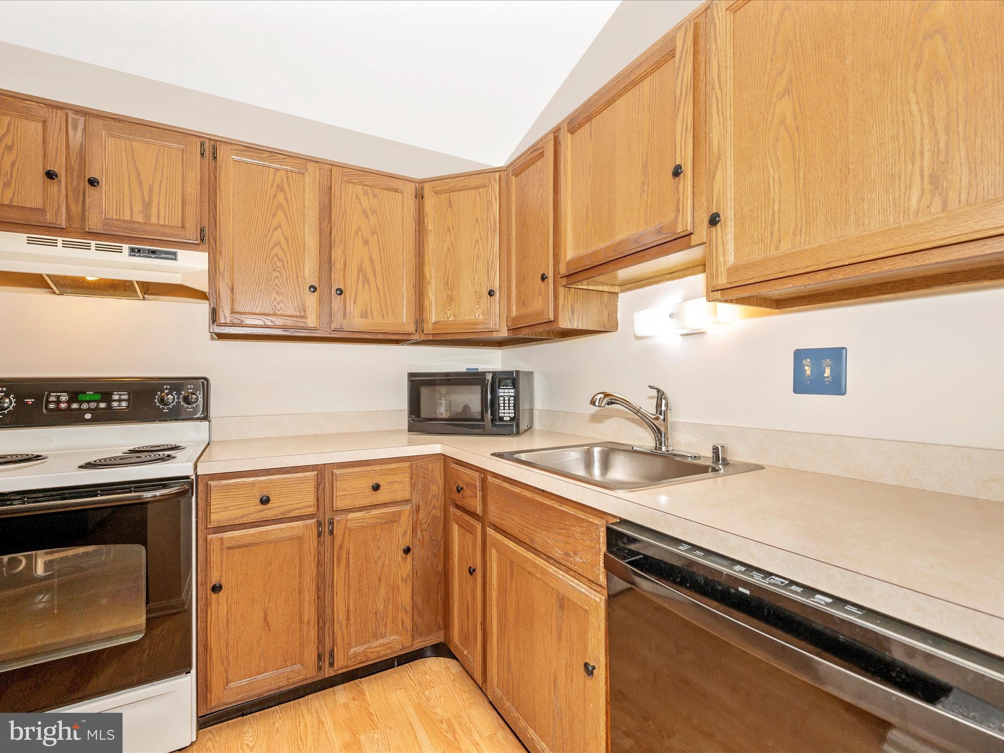 2129 Wainwright Court, Unit 2B Frederick, MD 21702 - Photo 19 of 61 Kitchen