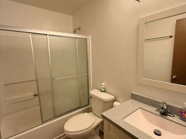 $2,500 | 345 Abington Woods Drive, Aurora, IL 60502