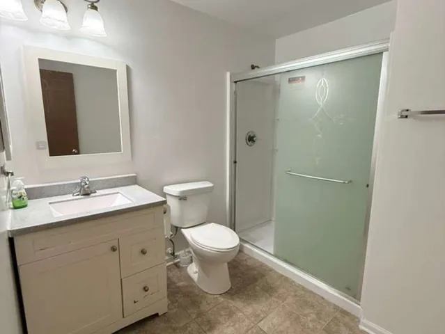 $2,500 | 345 Abington Woods Drive, Aurora, IL 60502