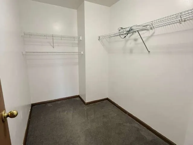 $2,500 | 345 Abington Woods Drive, Aurora, IL 60502