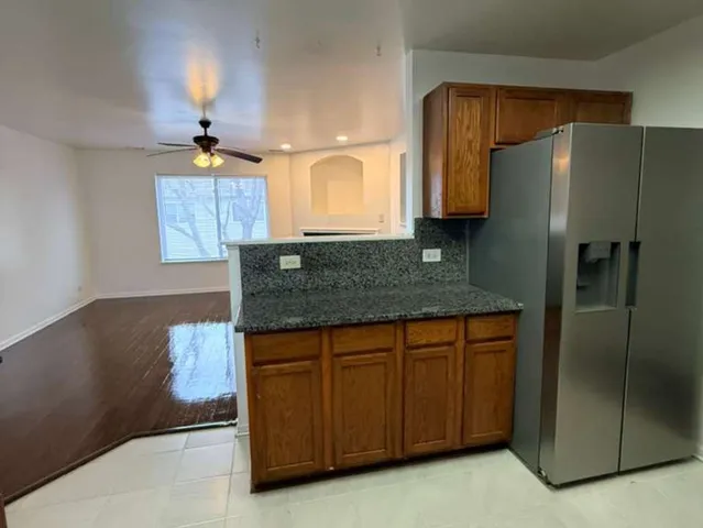 $2,500 | 345 Abington Woods Drive, Aurora, IL 60502