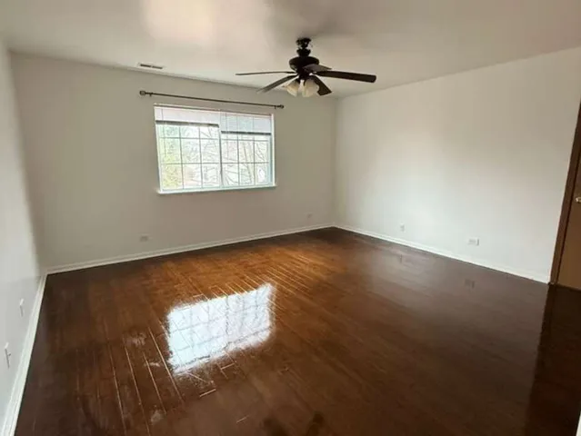 $2,500 | 345 Abington Woods Drive, Aurora, IL 60502