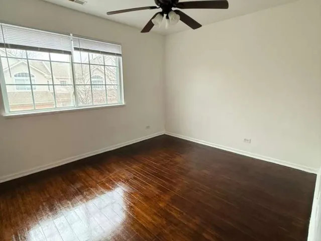 $2,500 | 345 Abington Woods Drive, Aurora, IL 60502