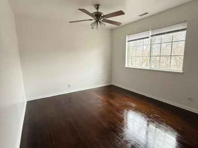 $2,500 | 345 Abington Woods Drive, Aurora, IL 60502