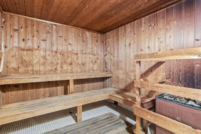 $115,000 | 2670 Oxford Street North, Unit 230, Roseville, MN 55113