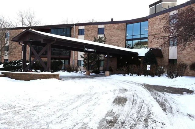 $115,000 | 2670 Oxford Street North, Unit 230, Roseville, MN 55113