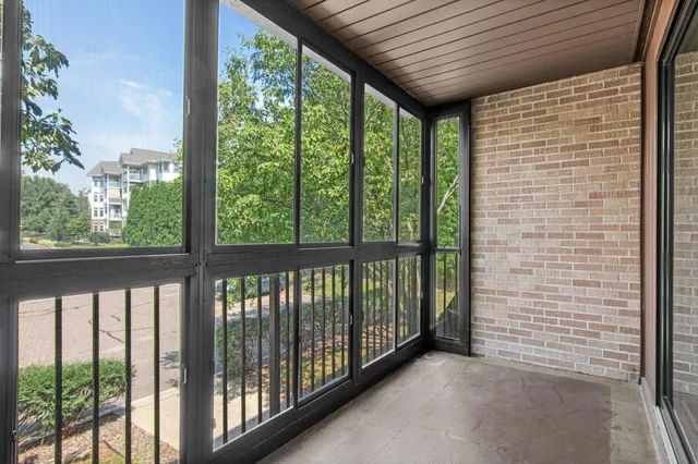 $115,000 | 2670 Oxford Street North, Unit 230, Roseville, MN 55113