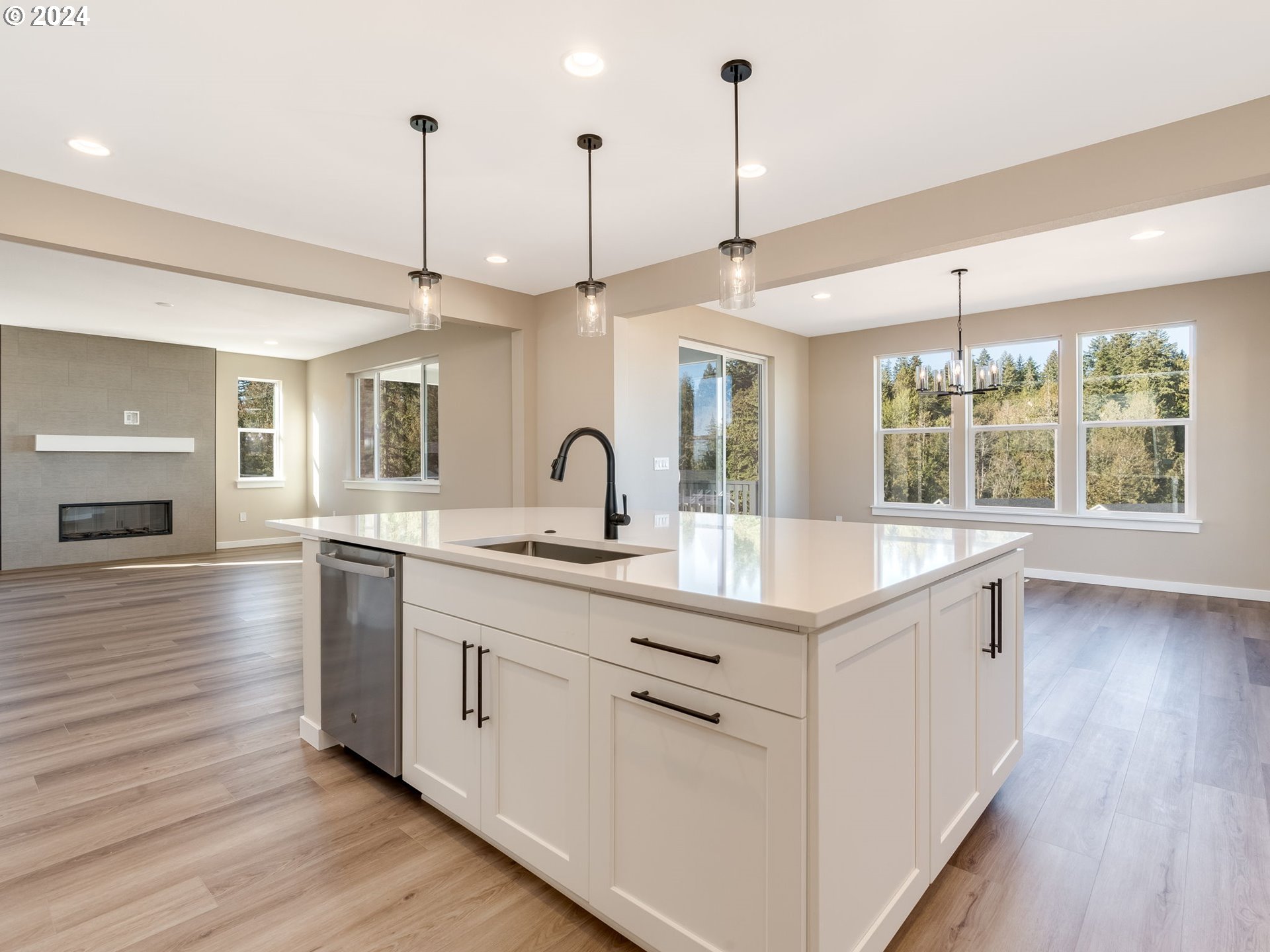 1991 Northeast Ridge Run Lane Estacada, OR 97023 - Photo 12 of 39 Kitchen