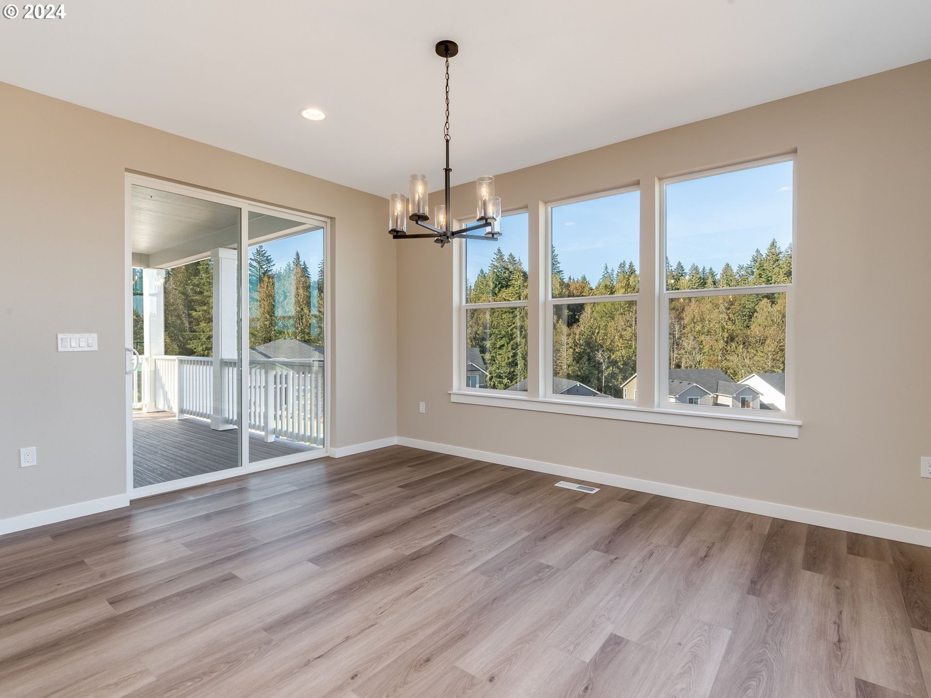 1991 Northeast Ridge Run Lane Estacada, OR 97023 - Photo 13 of 39 Dining Area