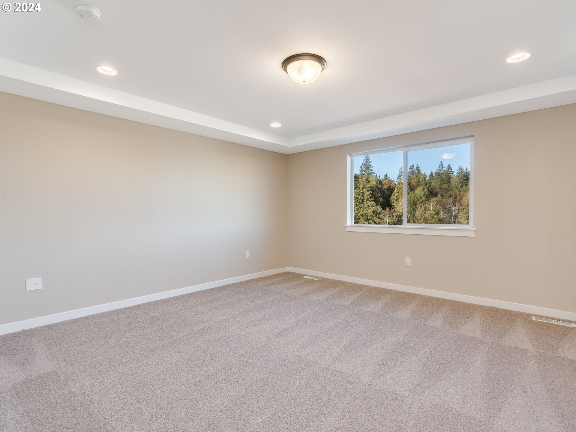 1991 Northeast Ridge Run Lane Estacada, OR 97023 - Photo 18 of 39 Owner's Suite Bedroom