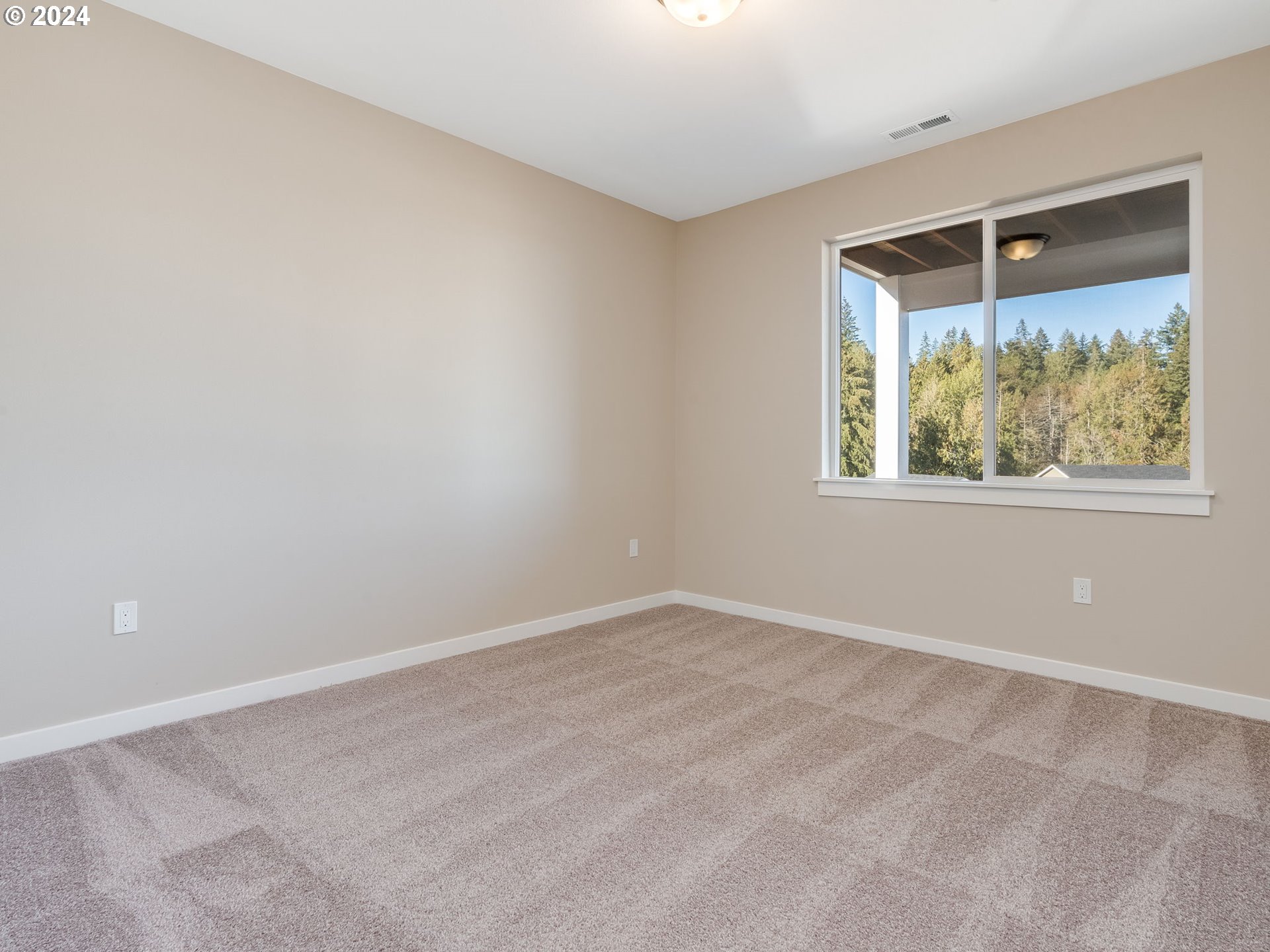 1991 Northeast Ridge Run Lane Estacada, OR 97023 - Photo 29 of 39 Bedroom