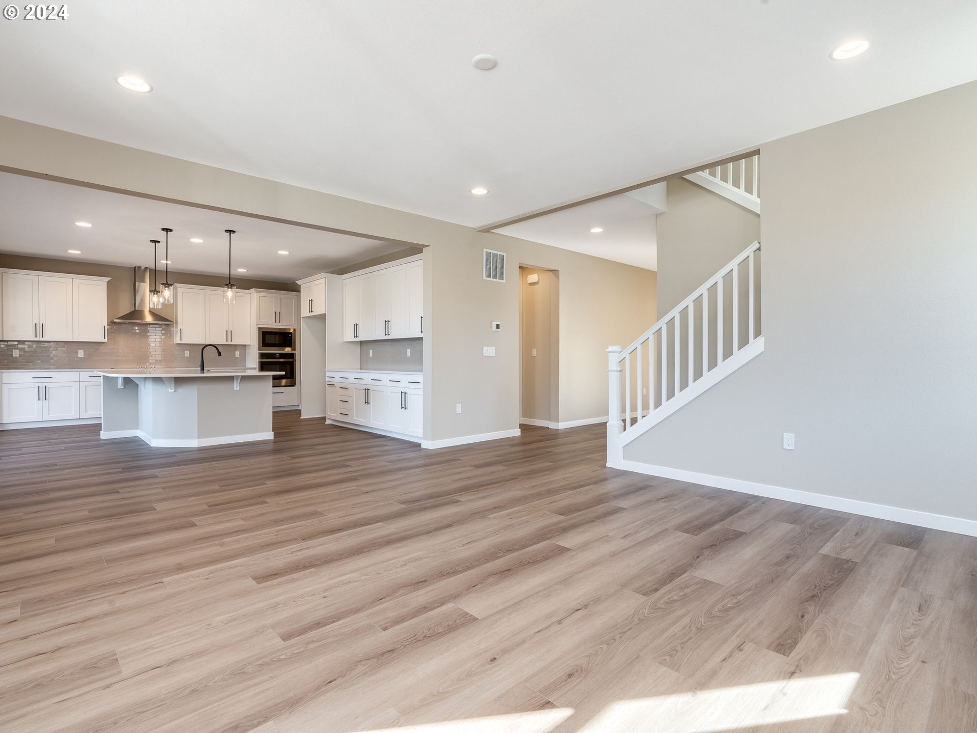 1991 Northeast Ridge Run Lane Estacada, OR 97023 - Photo 6 of 39 Great Room