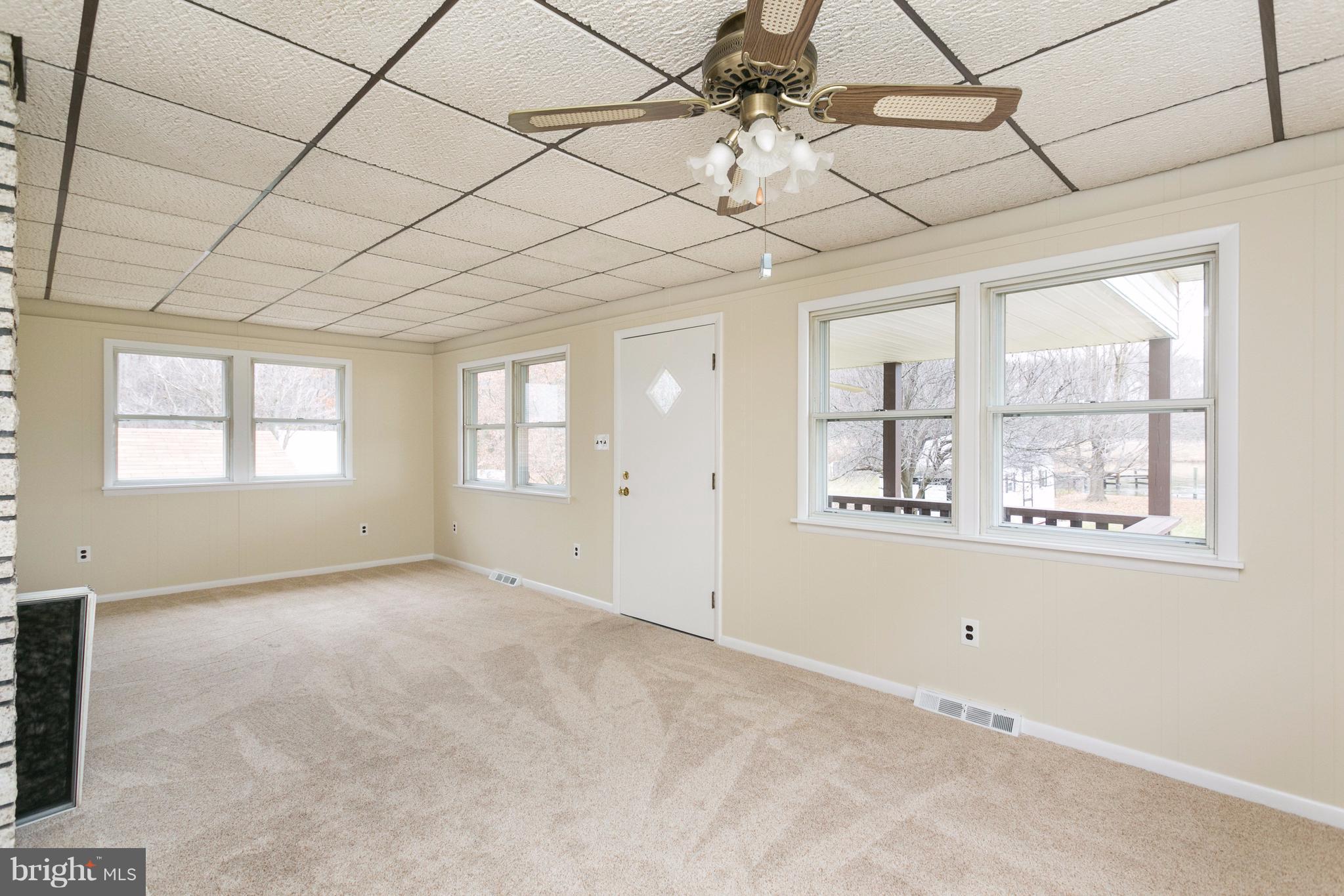 980 Seneca Park Road Baltimore, MD 21220 - Photo 16 of 30 Living Room