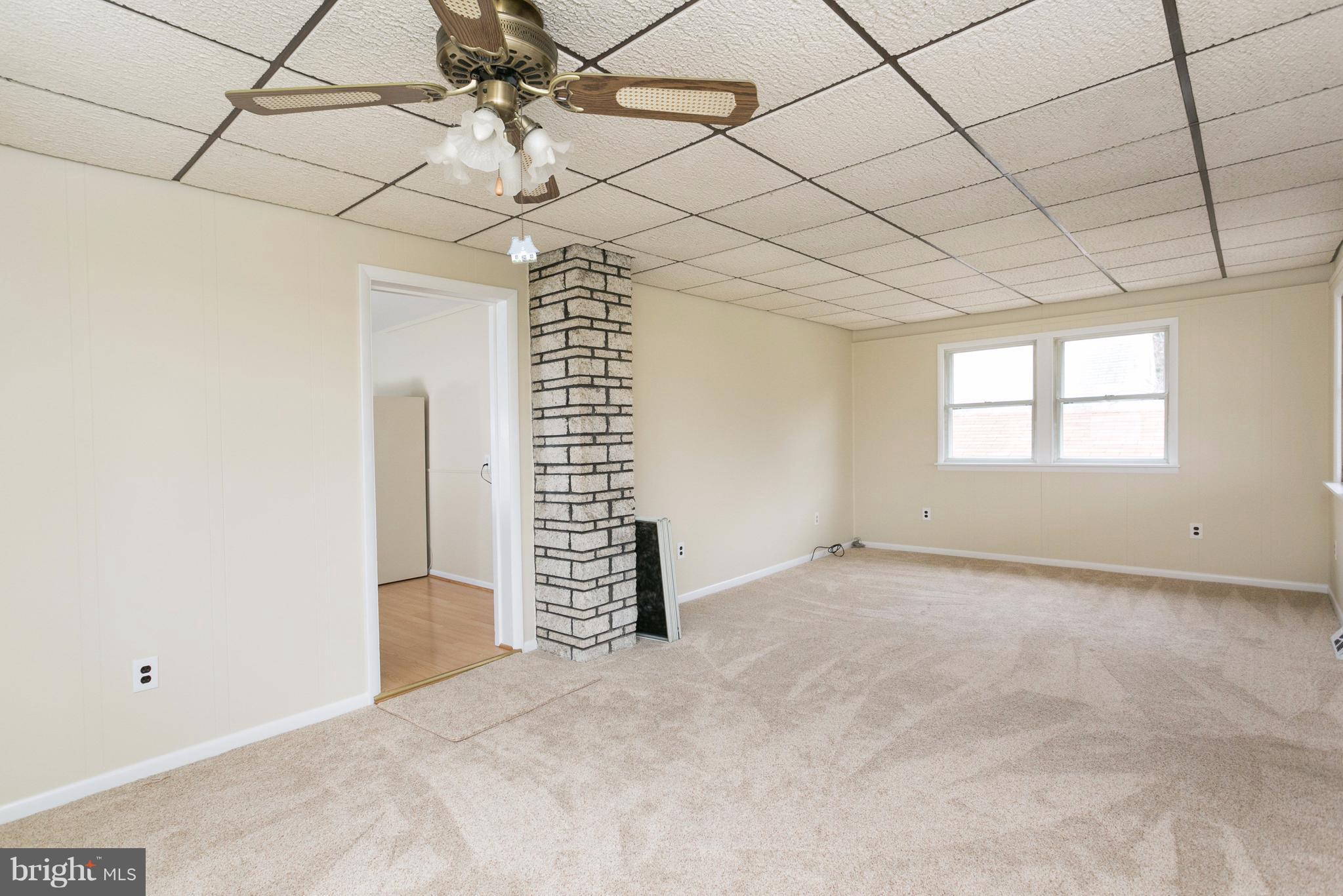 980 Seneca Park Road Baltimore, MD 21220 - Photo 17 of 30 Living Room