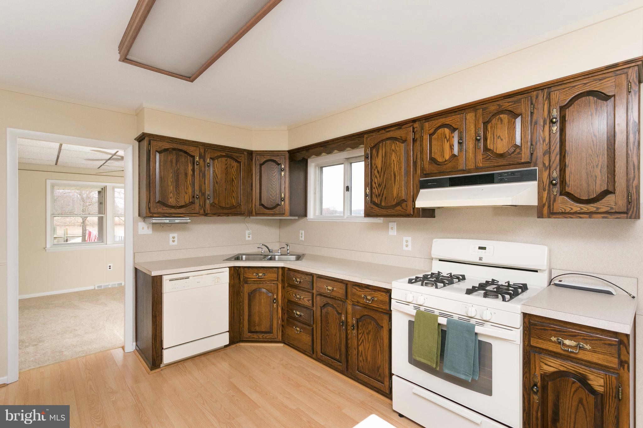 980 Seneca Park Road Baltimore, MD 21220 - Photo 7 of 30 Kitchen