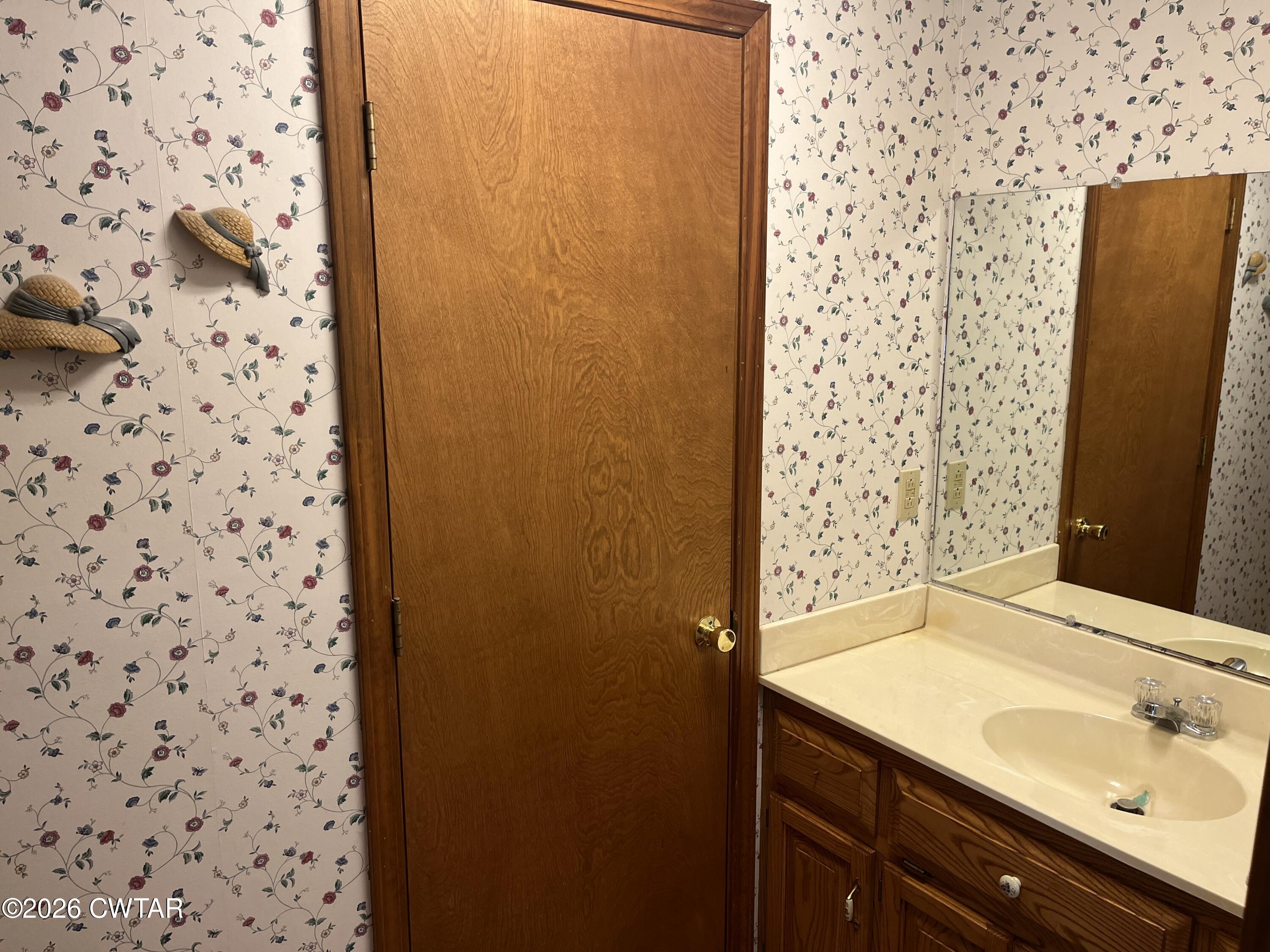 20 Homer Craig Road Humboldt, TN 38343 - Photo 21 of 28 a bathroom with a sink and a mirror