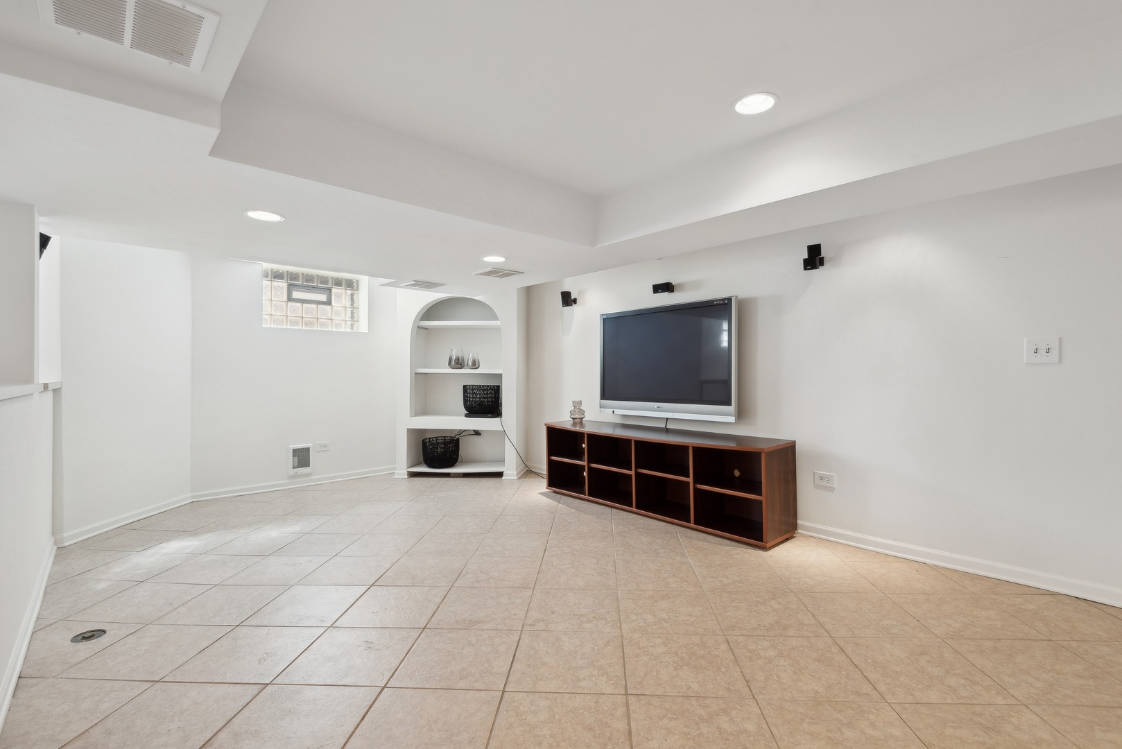 1209 Sheridan Road Wilmette, IL 60091 - Photo 26 of 40 Gallery Image 26