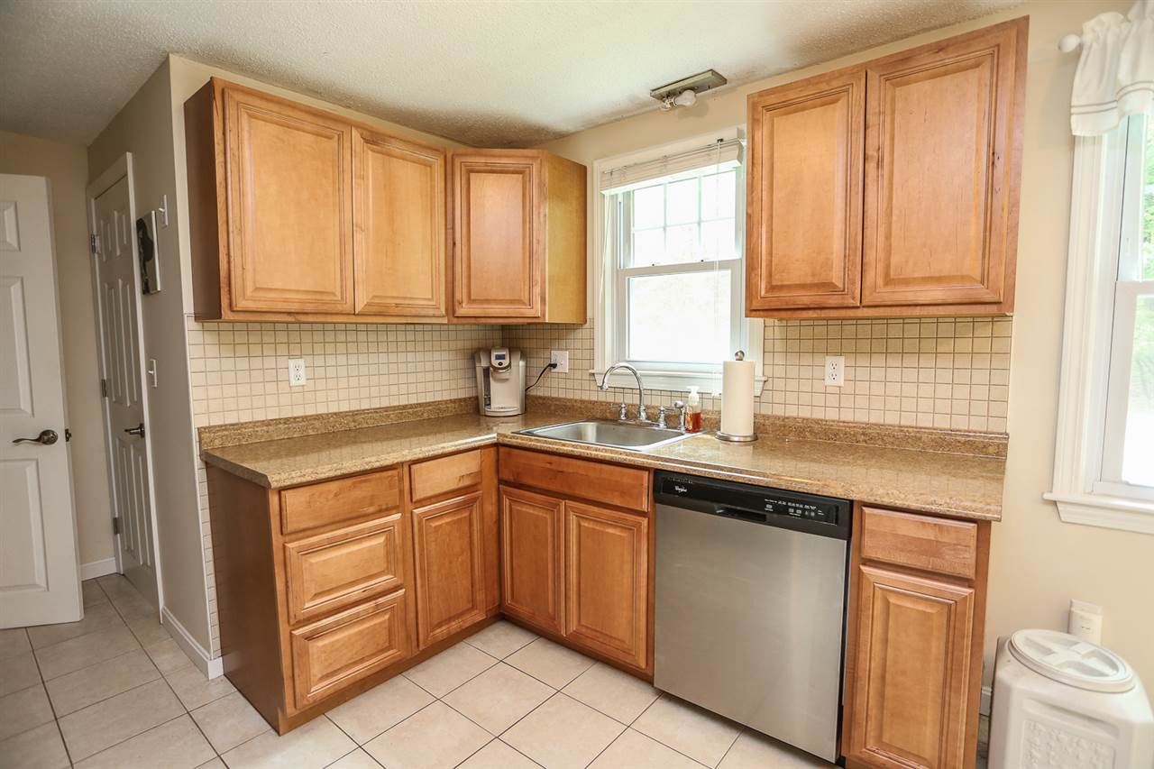 16 R Juniper Road Derry, NH 03038 - Photo 3 of 28